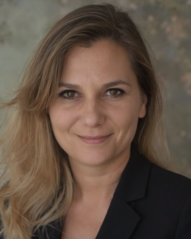 Helena Debain, formadora en IA aplicada y marketing digital